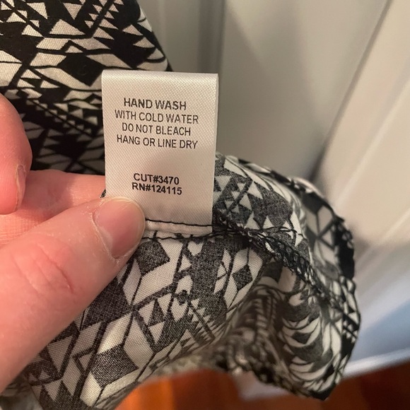 Black and white tank top - Picture 5 of 5